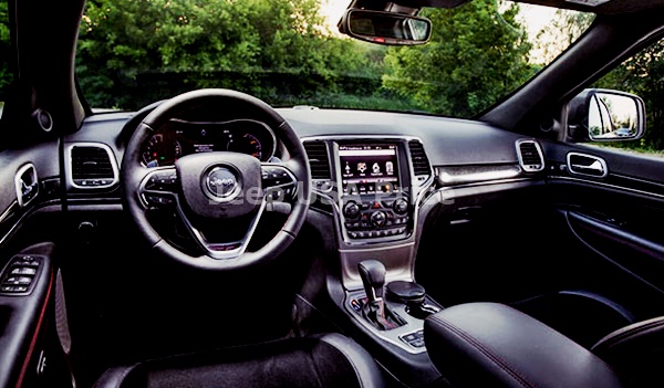 2022 Jeep Grand Cherokee Interior