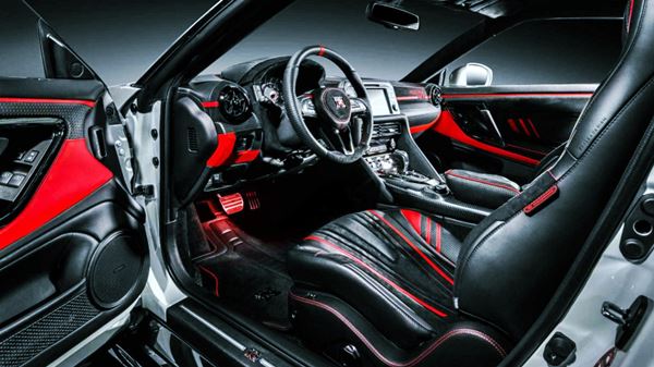 2022 Nissan GTR Redesign interior